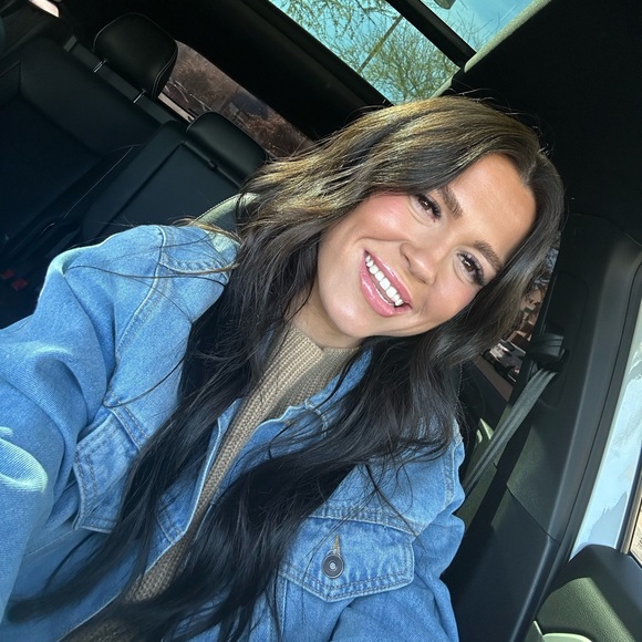 Meet your Posher, Emily - Picture 1 of 1